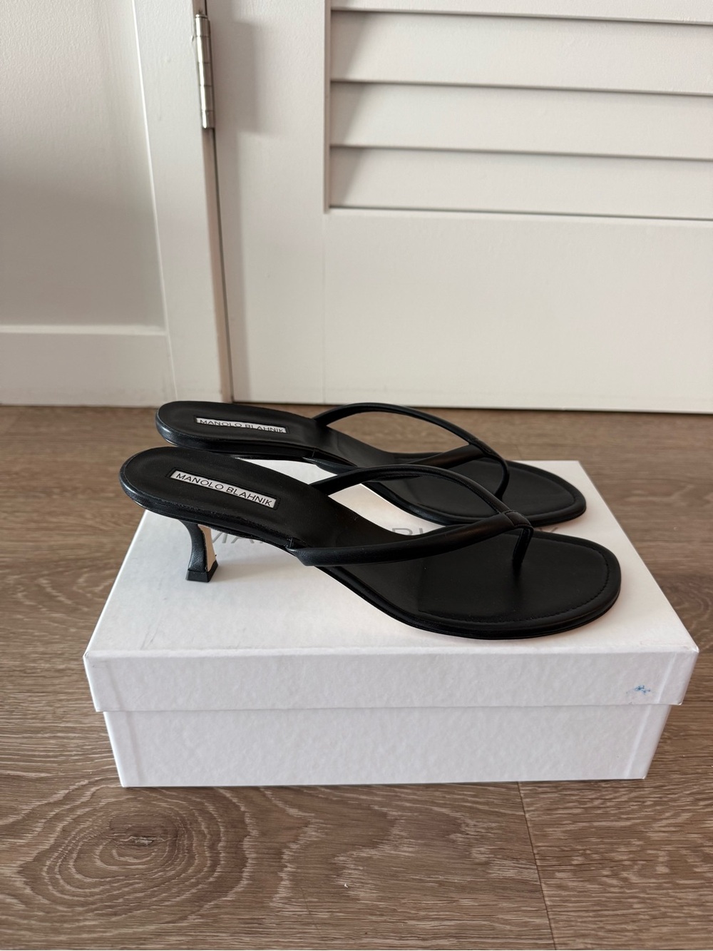 NWT MANOLO BLAHNIK Paterno 50 Leather Sandal - Picture 9 of 10